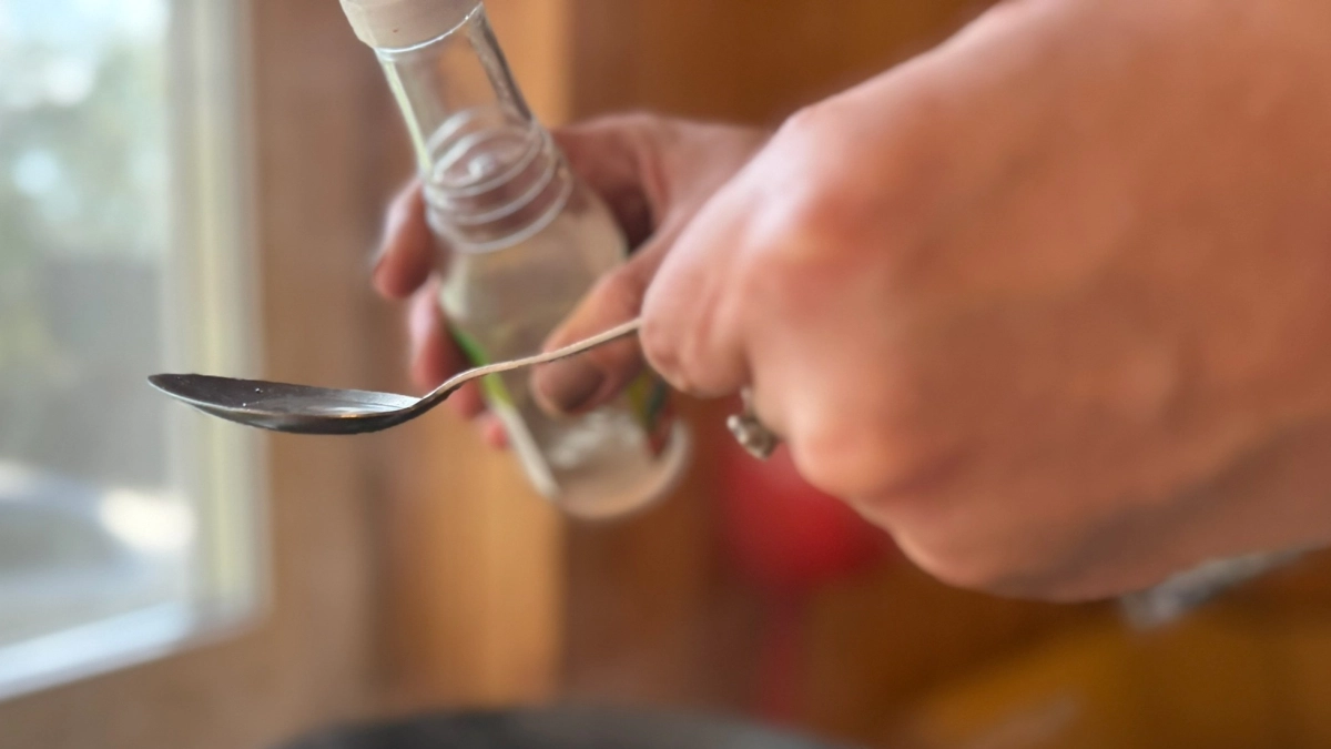 Сыплю 1 ложку в таз – и тюль кристально белоснежный: секрет раскрыл друг, который работает в магазине штор