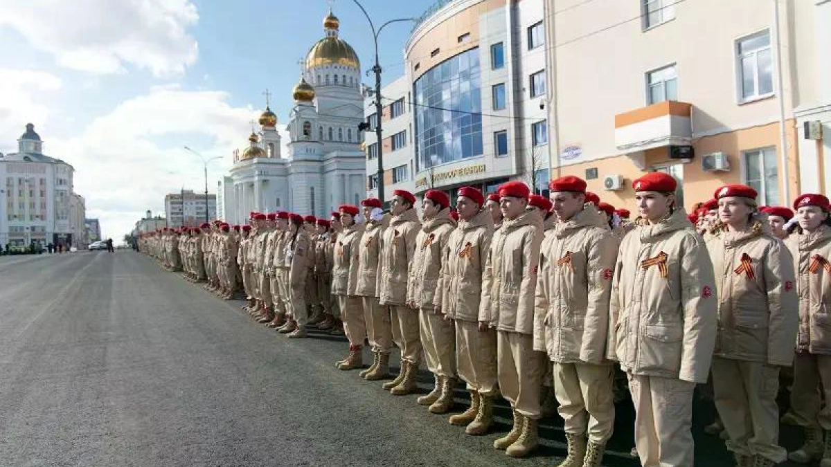 На площади Победы прошла первая генеральная тренировка парада