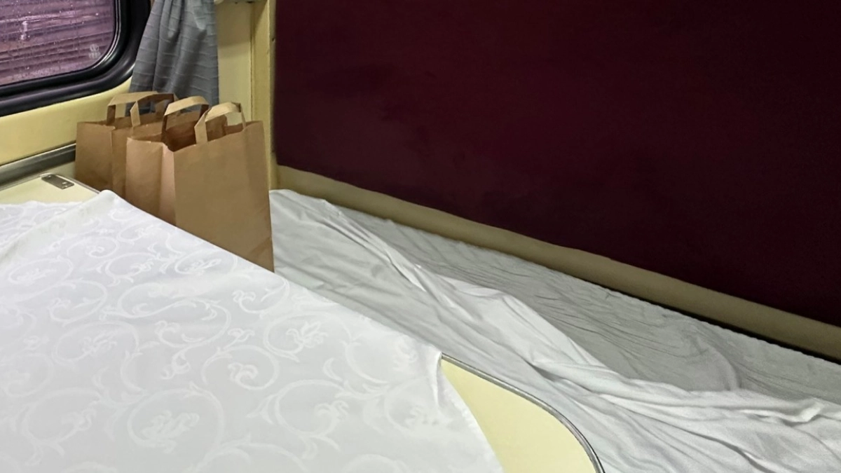На общую даже не надейтесь: нижняя полка в купе поездов станет недоступной – что еще из запретов вводят РЖД