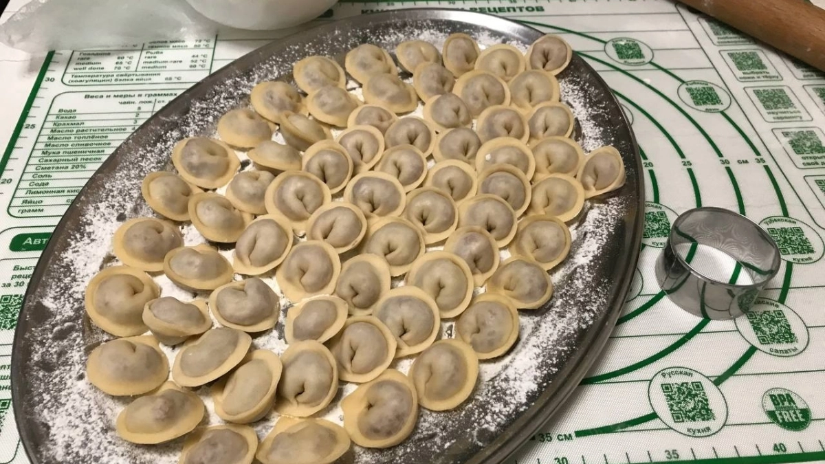 Научил знакомый продавец полуфабрикатов - пельмени больше не варим, готовим иным способом: в разы вкуснее и сочнее