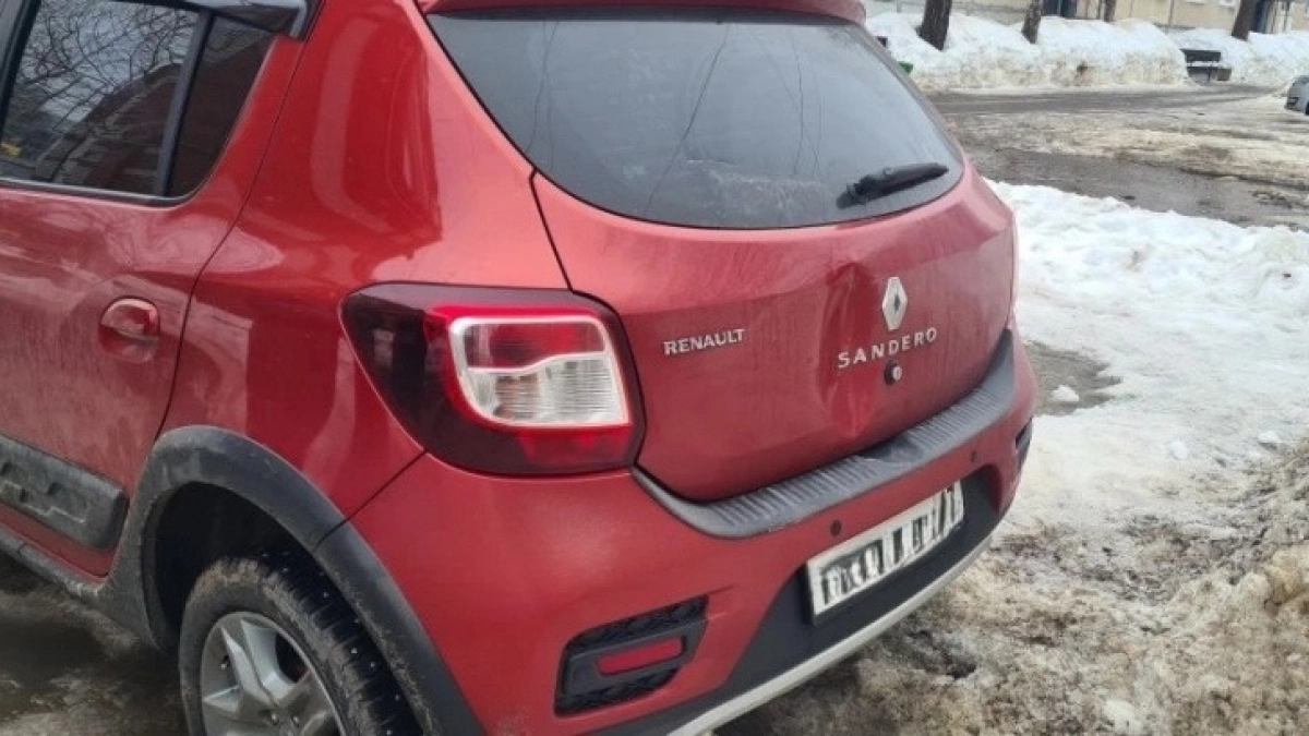 В Саранске женщина повредила два автомобиля на 42 тысячи рублей после ссоры в кафе