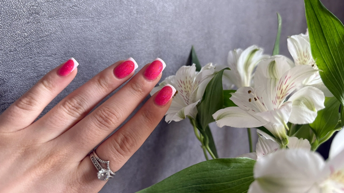 Эффект влажных лепестков: 8 идей трендового маникюра для лета 
