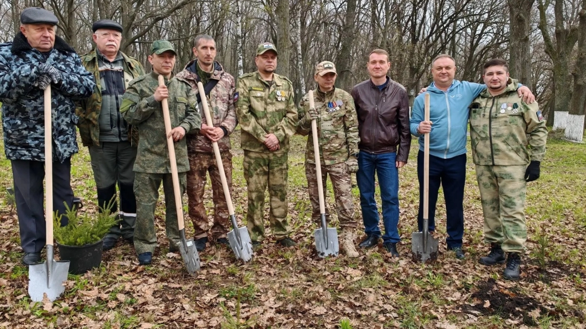 В Рузаевке высадили еловую аллею и дали старт акции добрых дел