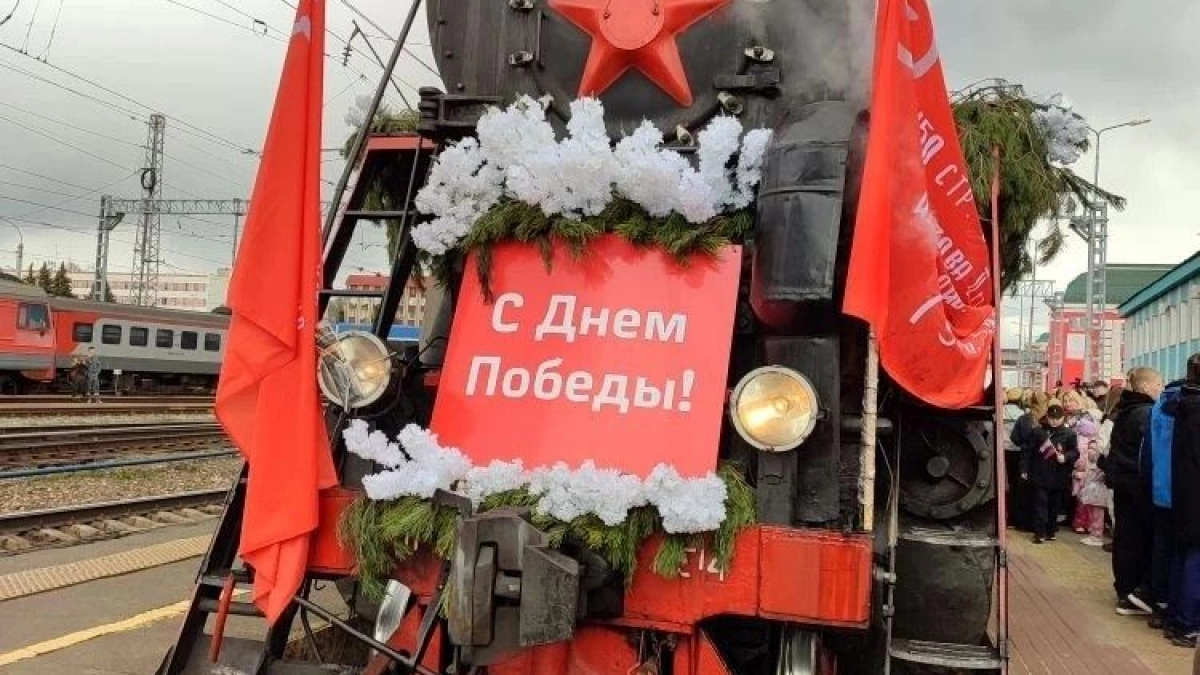 В Рузаевке торжественно встретили легендарный «Паровоз Победы»