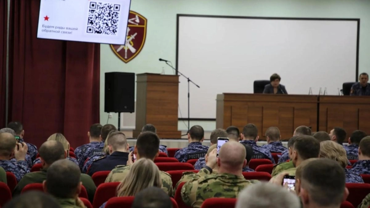 «Сила — в единстве»: лектор общества «Знание» рассказала росгвардейцам Мордовии о связи поколений и истоках Победы