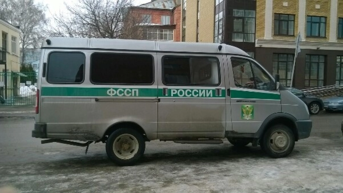 Премиальный внедорожник против закона: владелец иномарки за день оплатил все штрафы после предупреждения приставов