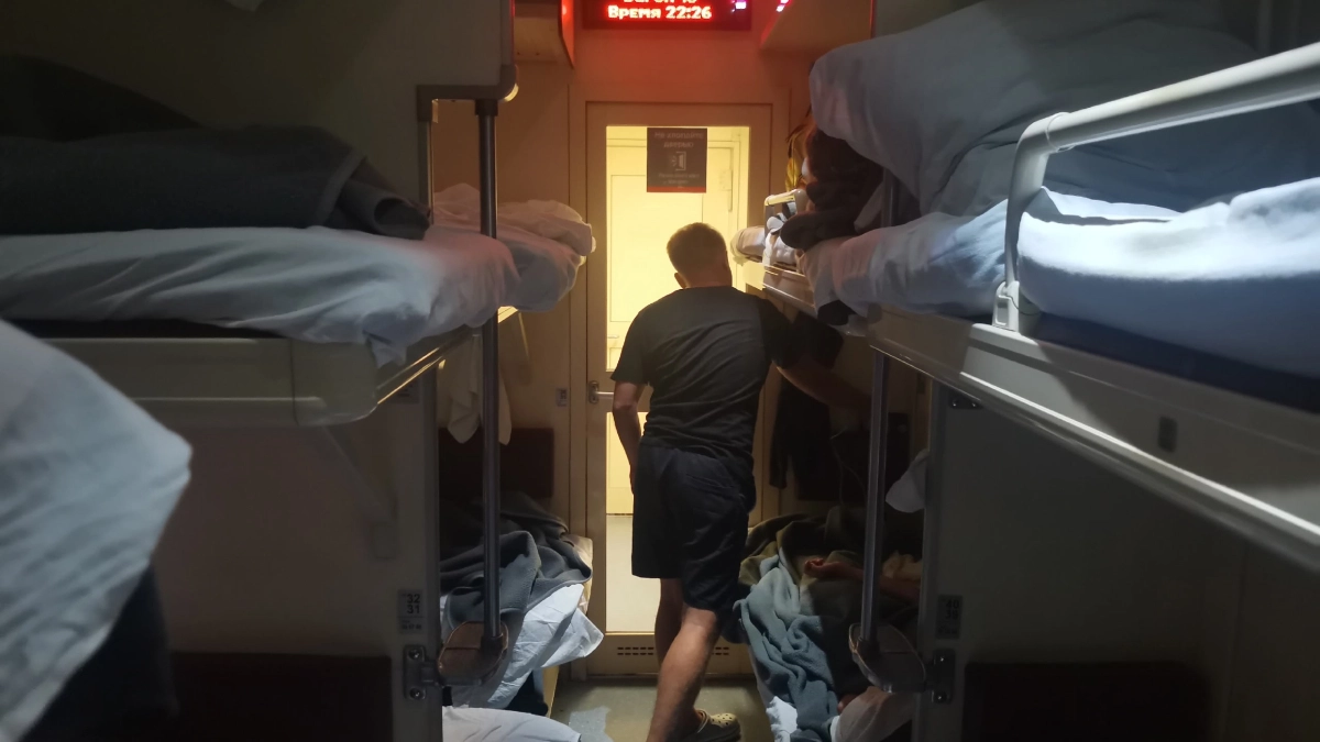 Почему все больше пассажиров предпочитают плацкарт: назвали 4 причины - дело вовсе не в цене