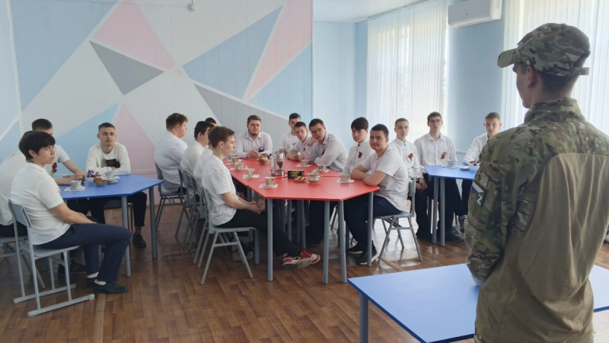 В Ковылкинском колледже студенты встретились с выпускником, вернувшимся с фронта