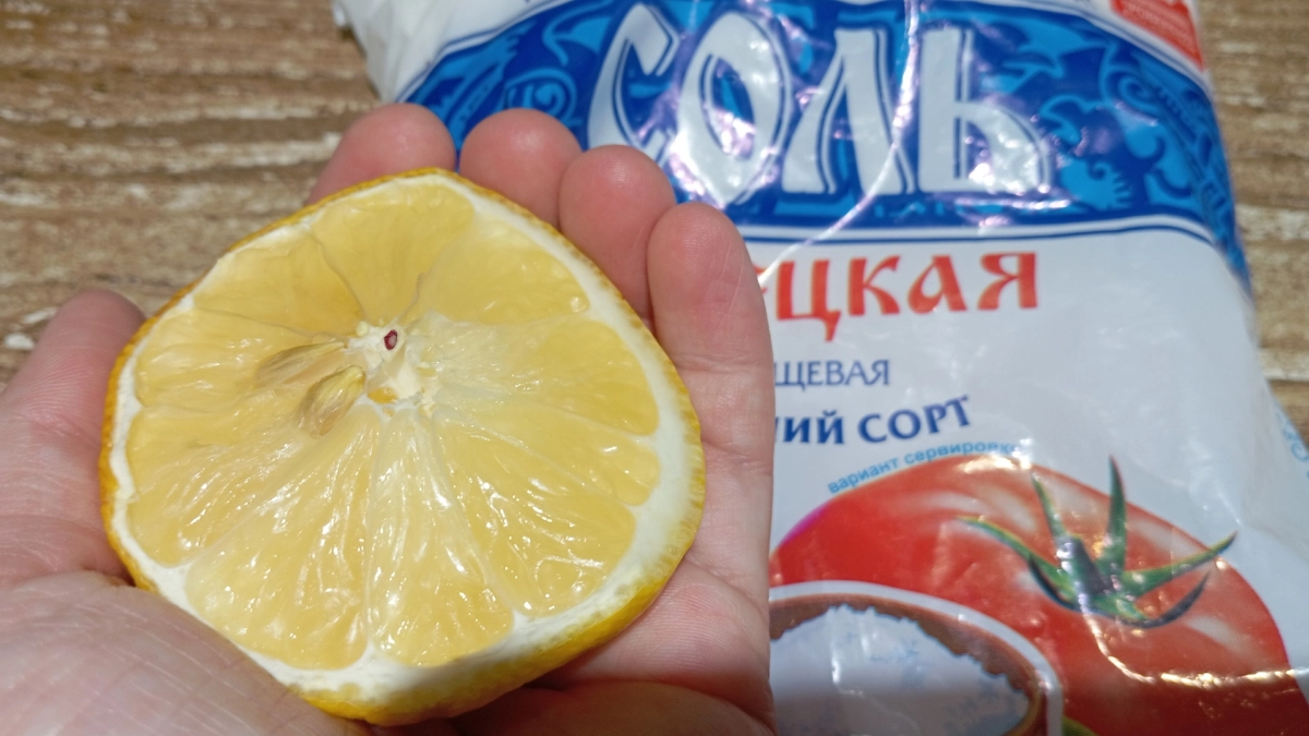 В чай и не только: зачем умные хозяйки замораживают лимоны и не нарадуются этой идее - полезнее свежих 