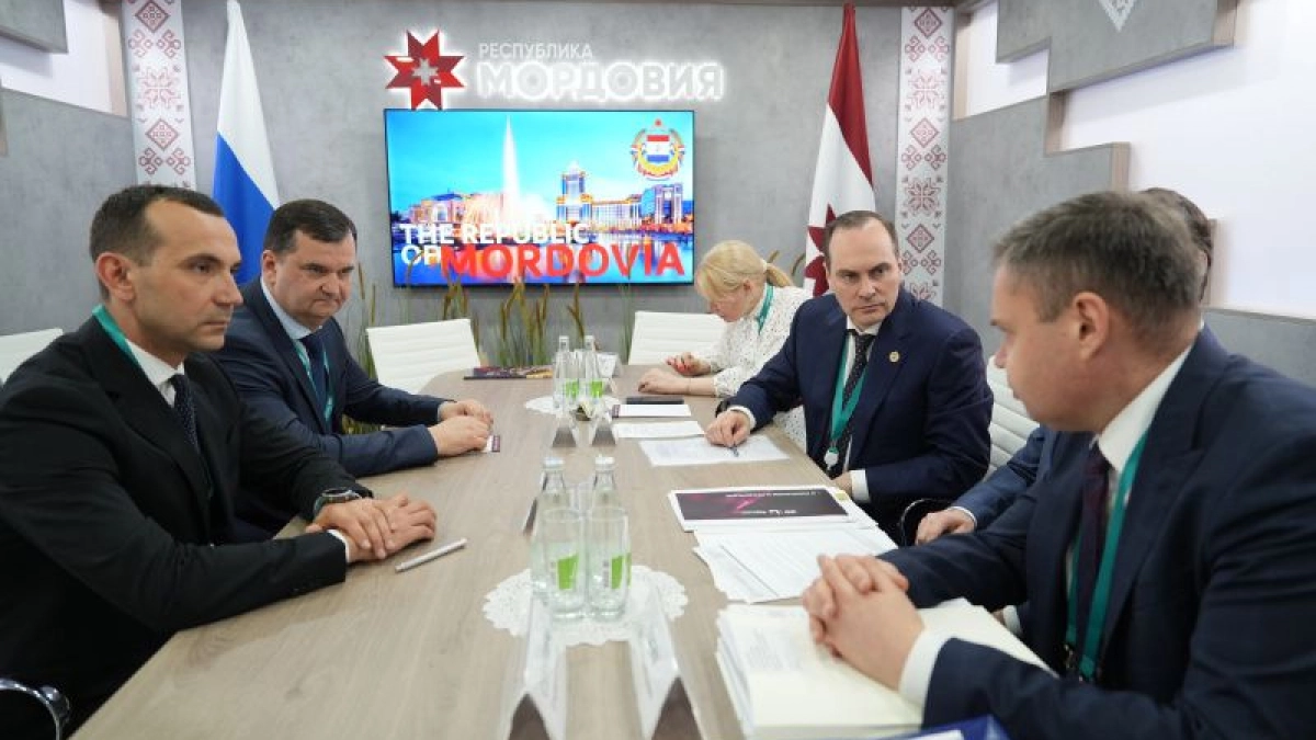 Делегация Мордовии во главе с Артёмом Здуновым провела в Казани рабочую встречу с руководством АО «Казанский вертолётный завод»