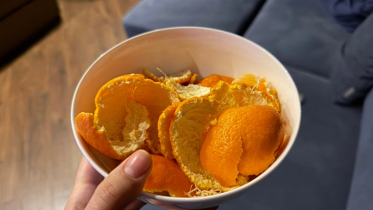 Мандариновые корки заливаю уксусом и радуюсь все лето: аромат, как в СПА, квартира блестит и комары не залетают 