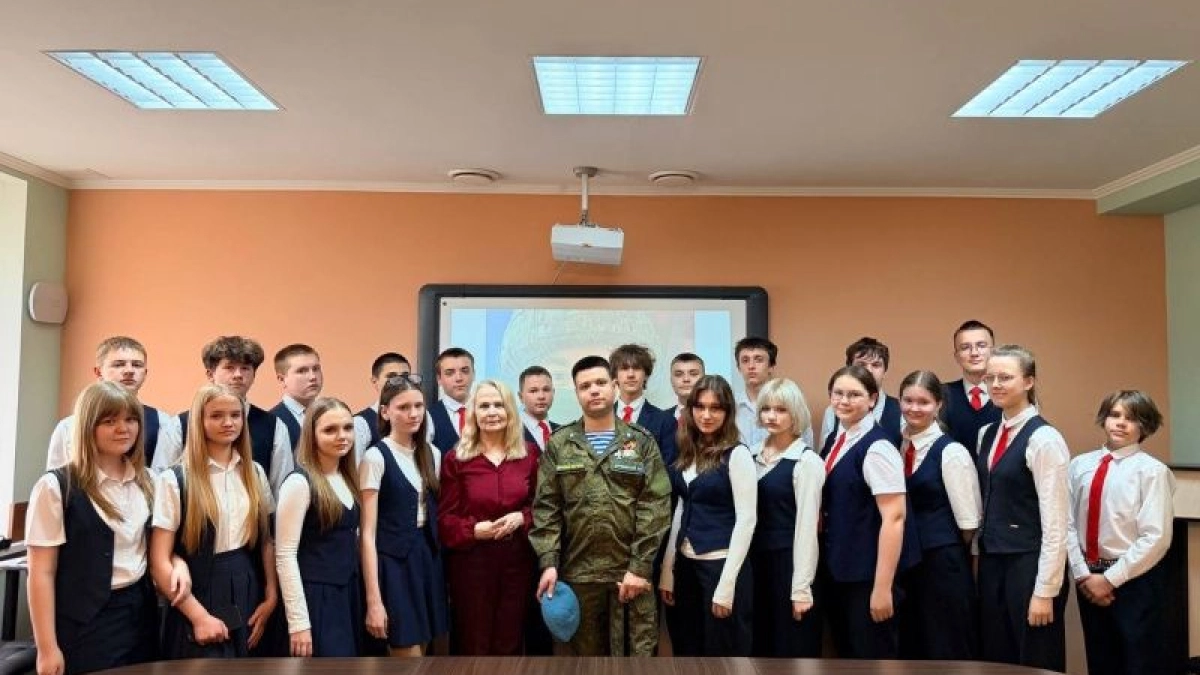 Школьники Саранска встретились с ветераном СВО