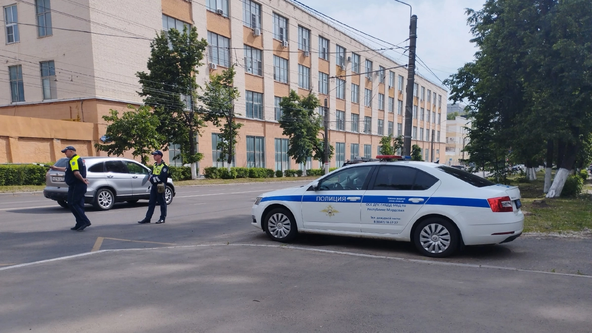 Инспектор ГАИ объяснил, почему они задают вопрос: где работаете: как себя вести водителям и обязаны ли они отвечать