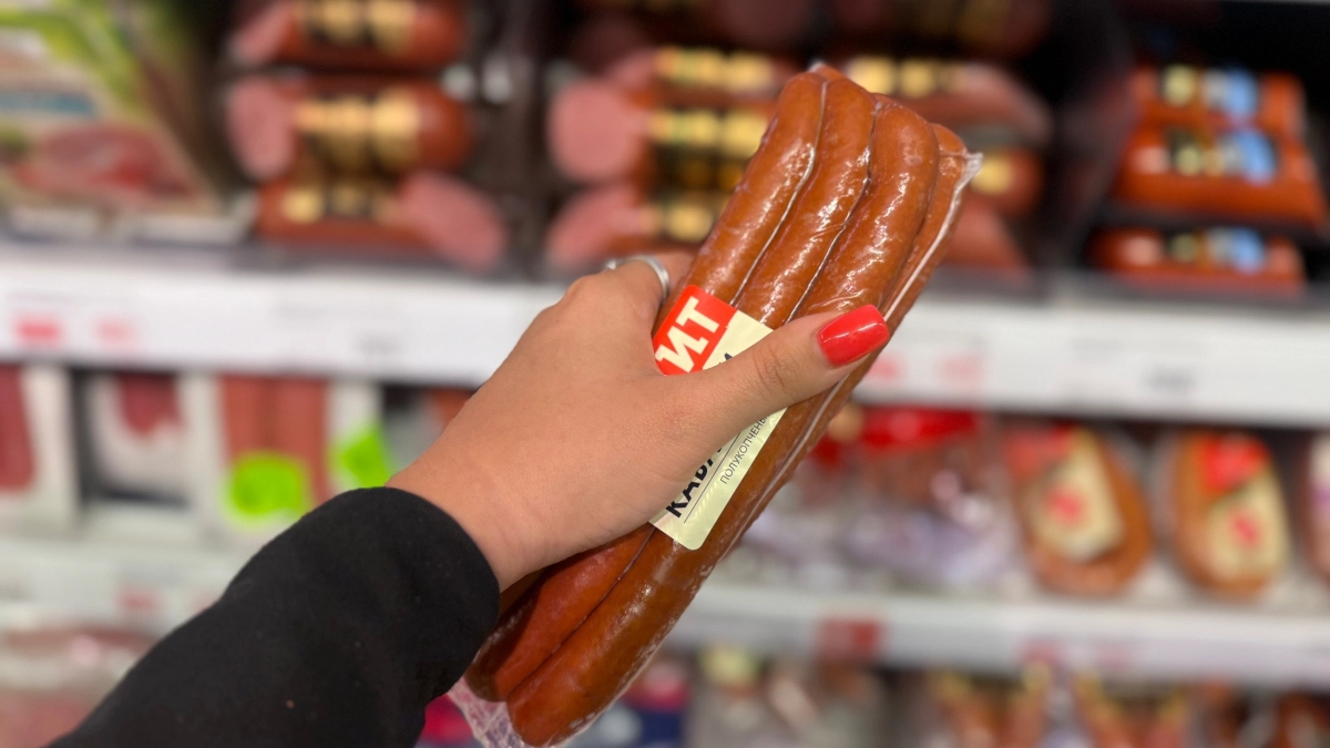 «Лучше бы сделали со вкусом мяса»: тестирую новые сосиски «Краш Бургер» из «Магнита»
