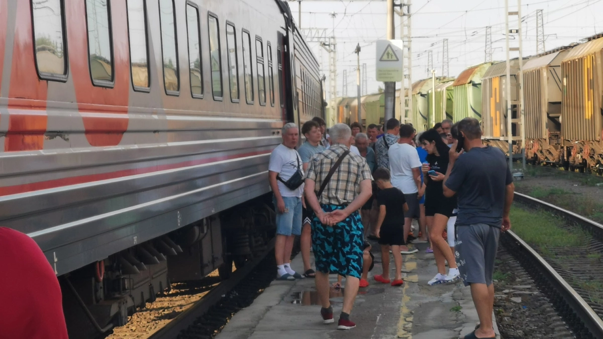 Люди в ярости сдают свои билеты - в поезде теперь полностью запрещено: как в сезон отпусков будут ездить пассажиры РЖД