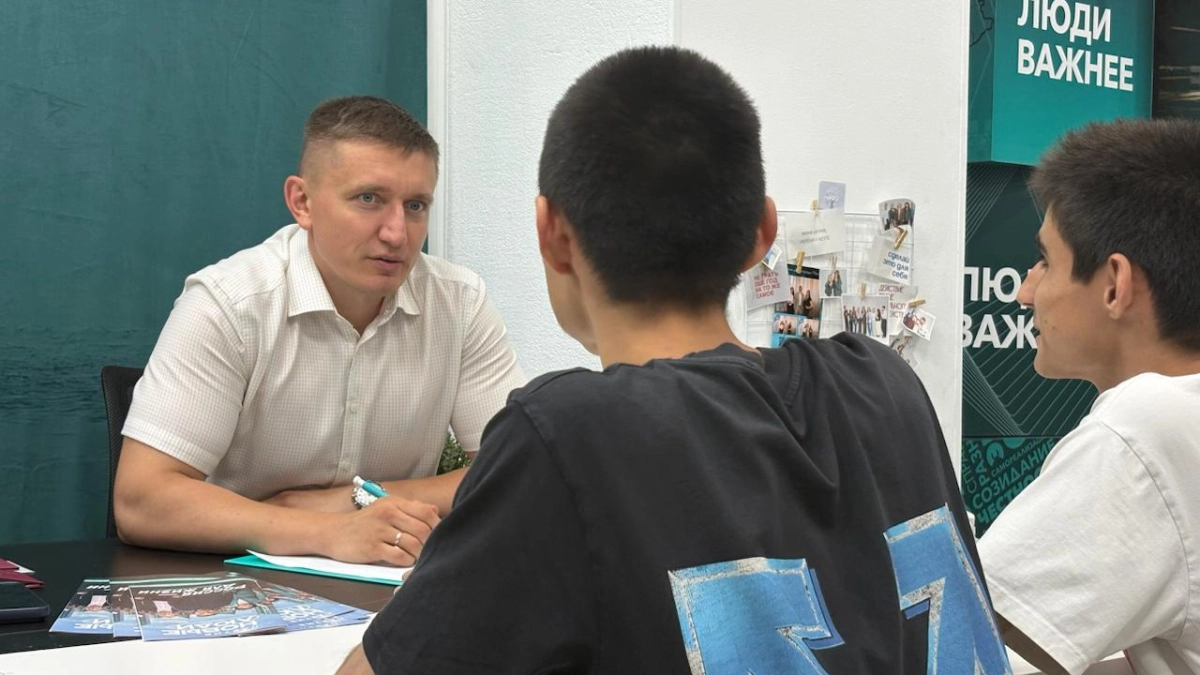 Кандидат в губернаторы от «Новых людей» Владислав Тулаев обсудил с жителями Саранска состояние дорог и тротуаров