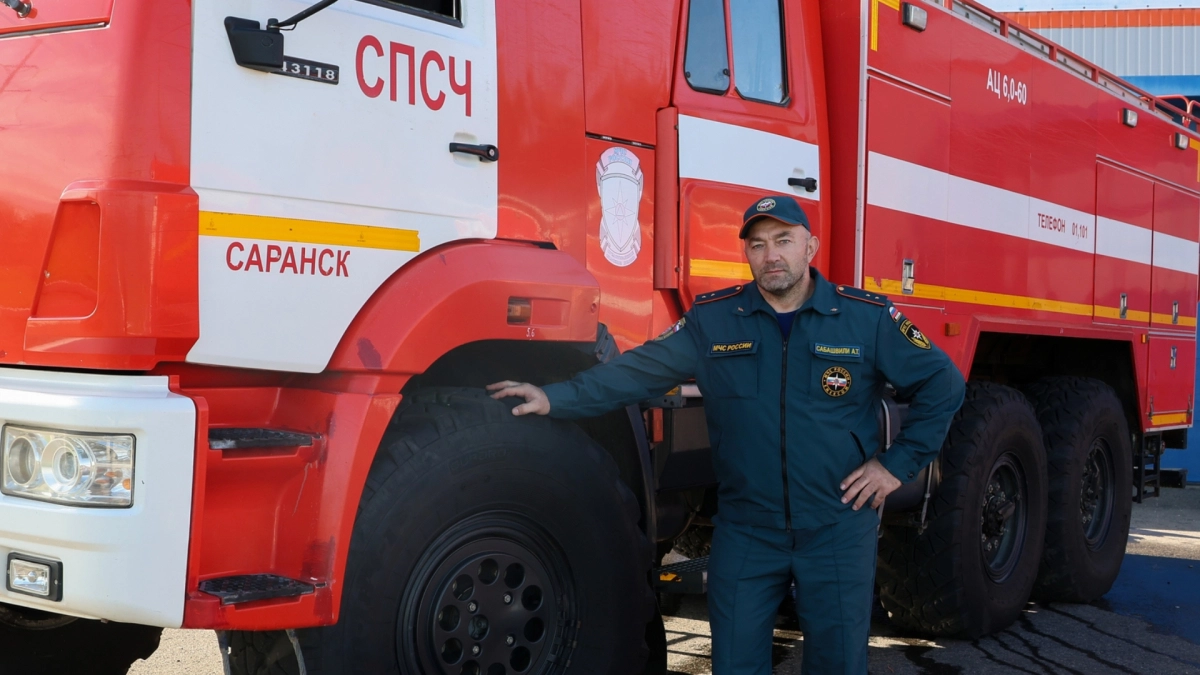 В Мордовии проводили на пенсию пожарного Александра Сабашвили после 17 лет службы