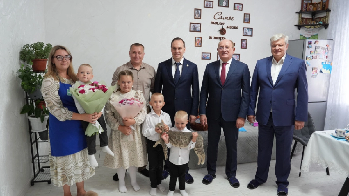 Глава Мордовии - на церемонии пуска газа в дом семьи Романовых в селе Новотроицкое: «Газпром» – это тепло и уют!»