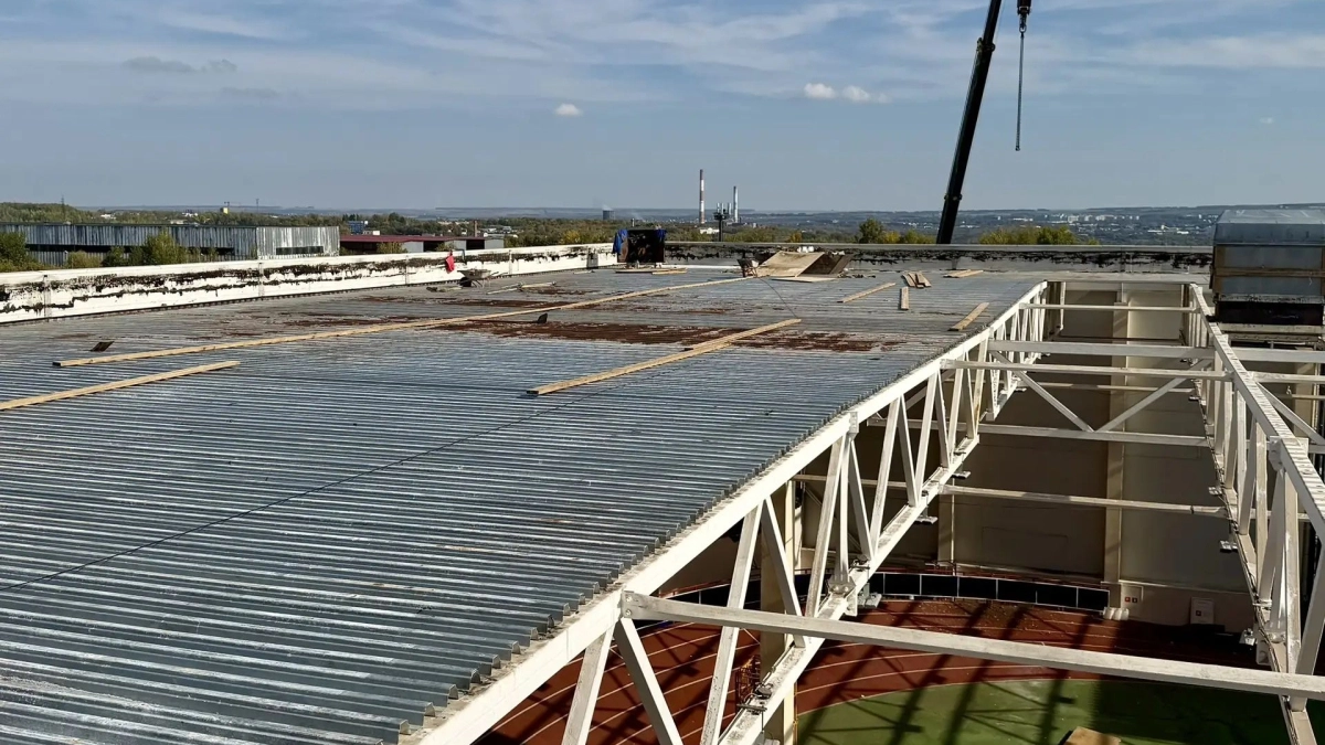 Ремонт кровли спорткомплекса «Мордовия» выполнен более чем наполовину