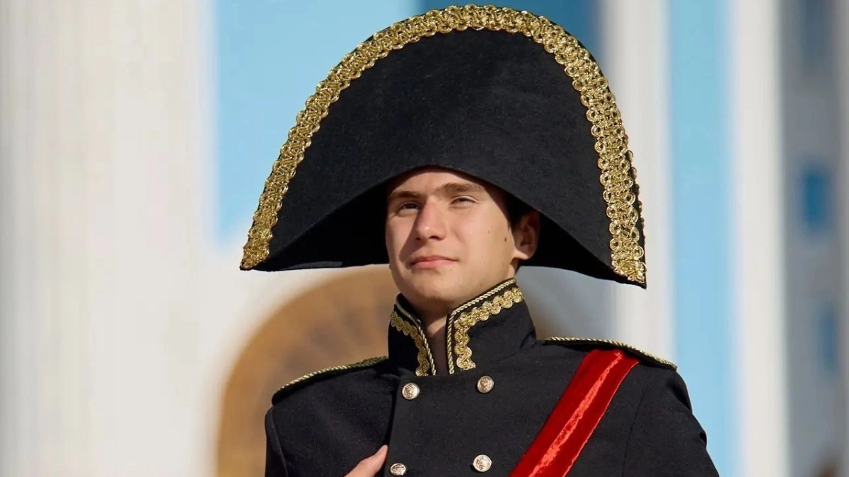 "Оживили историю": школьники Саранска примерили образы купцов и адмиралов на городских улицах