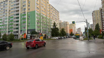 В ГАИ объяснили, как реагировать на «моргание» фарами автомобилей сзади: что важно знать каждому водителю